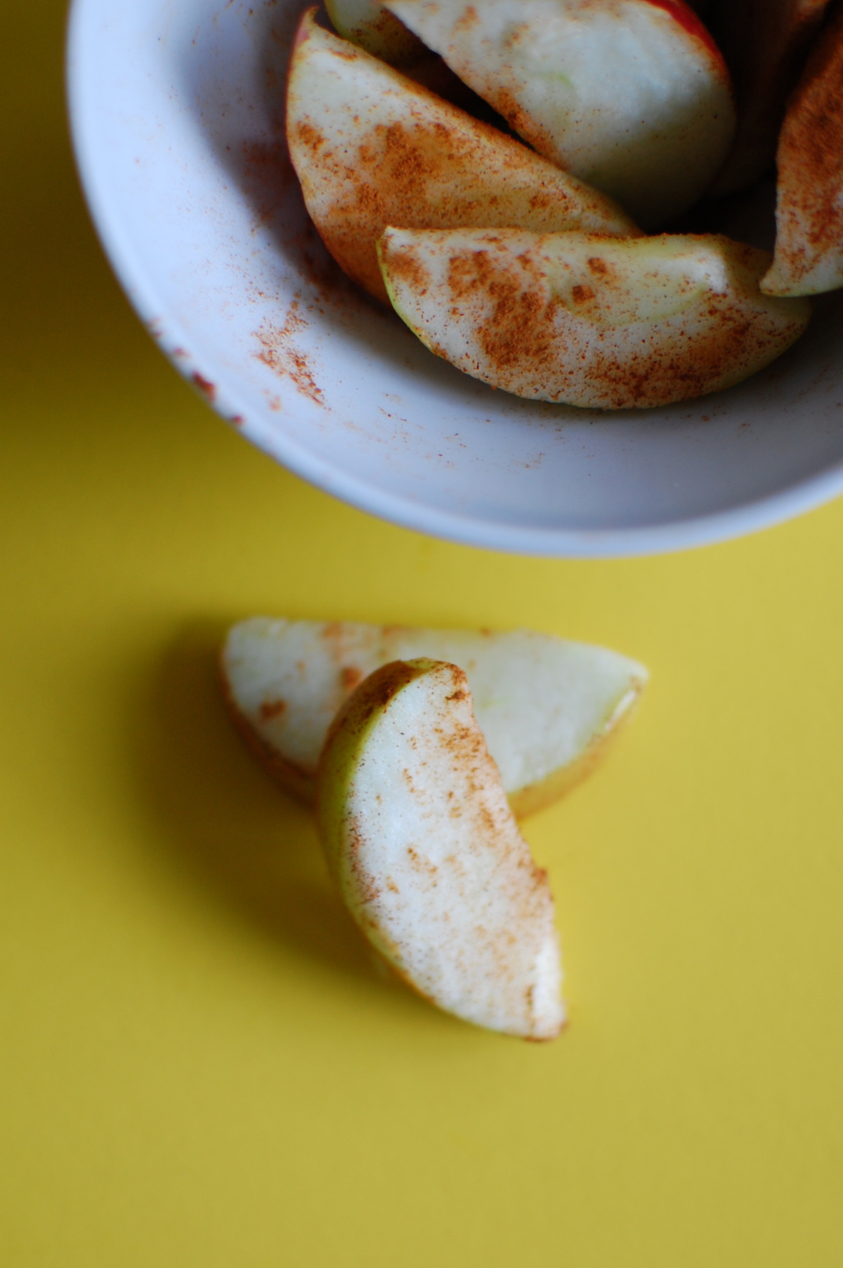 20 Easy Snacks to Add to Your Client's Next Meal Plan: apple slices with cinnamon