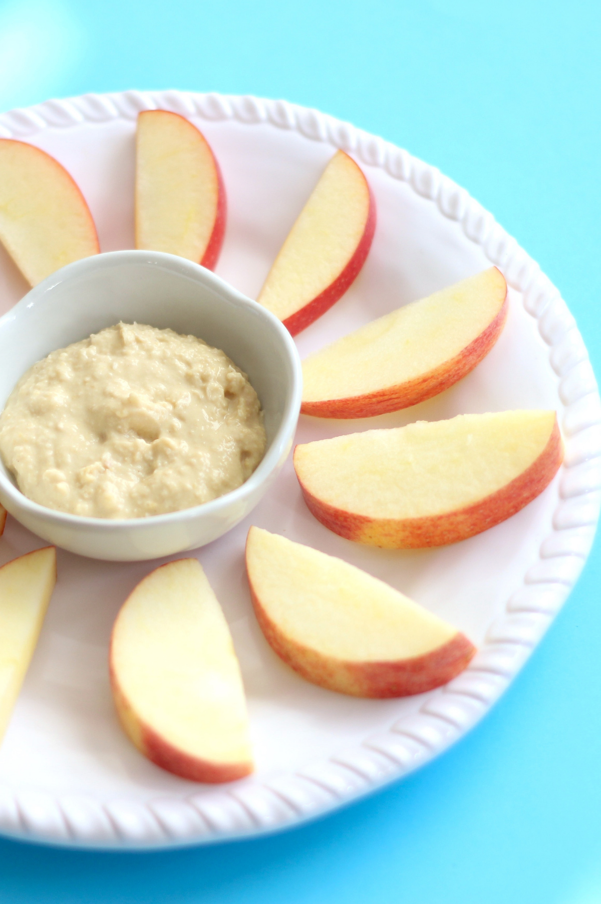 Healthy 5-Minute Snacks: apple slices and hummus