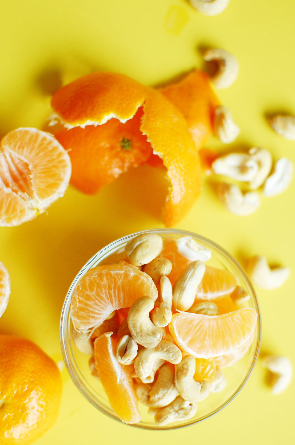 20 Easy Snacks to Add to Your Client's Next Meal Plan: cashews and clementines