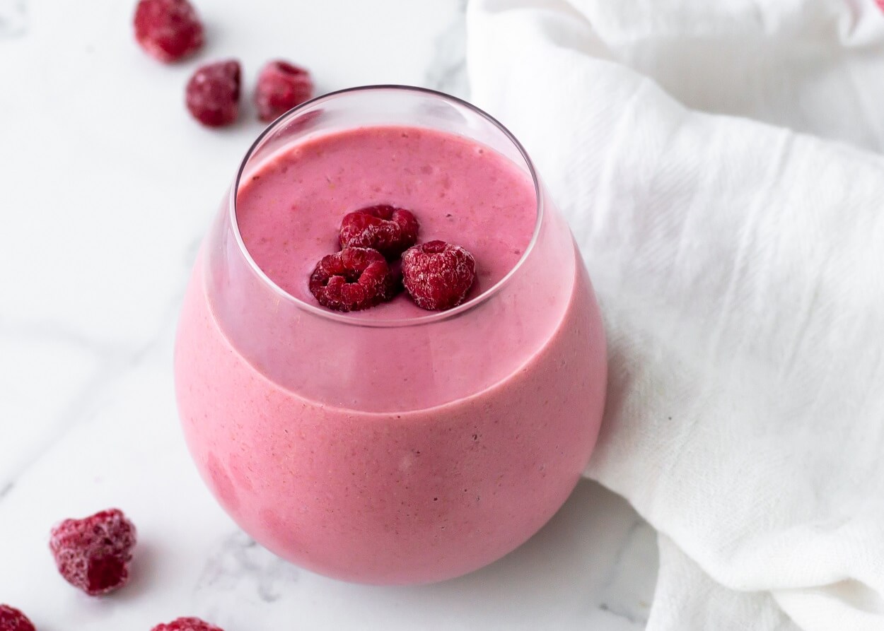 20 Freezer Friendly Meal Ideas: Berry & Greek Yogurt Smoothie