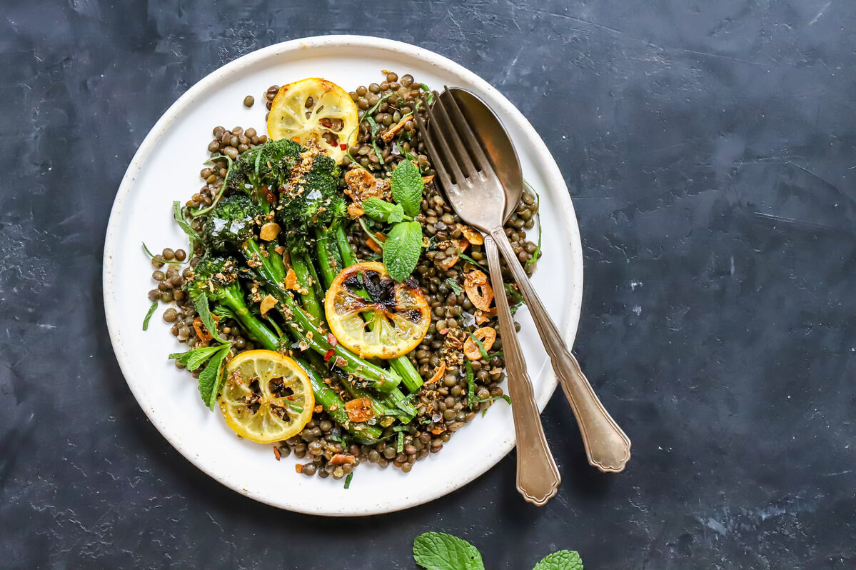 20 Healthy Meals to Help Your Clients Eat Healthy on a Tight Budget: Spiced Lentils & Broccolini
