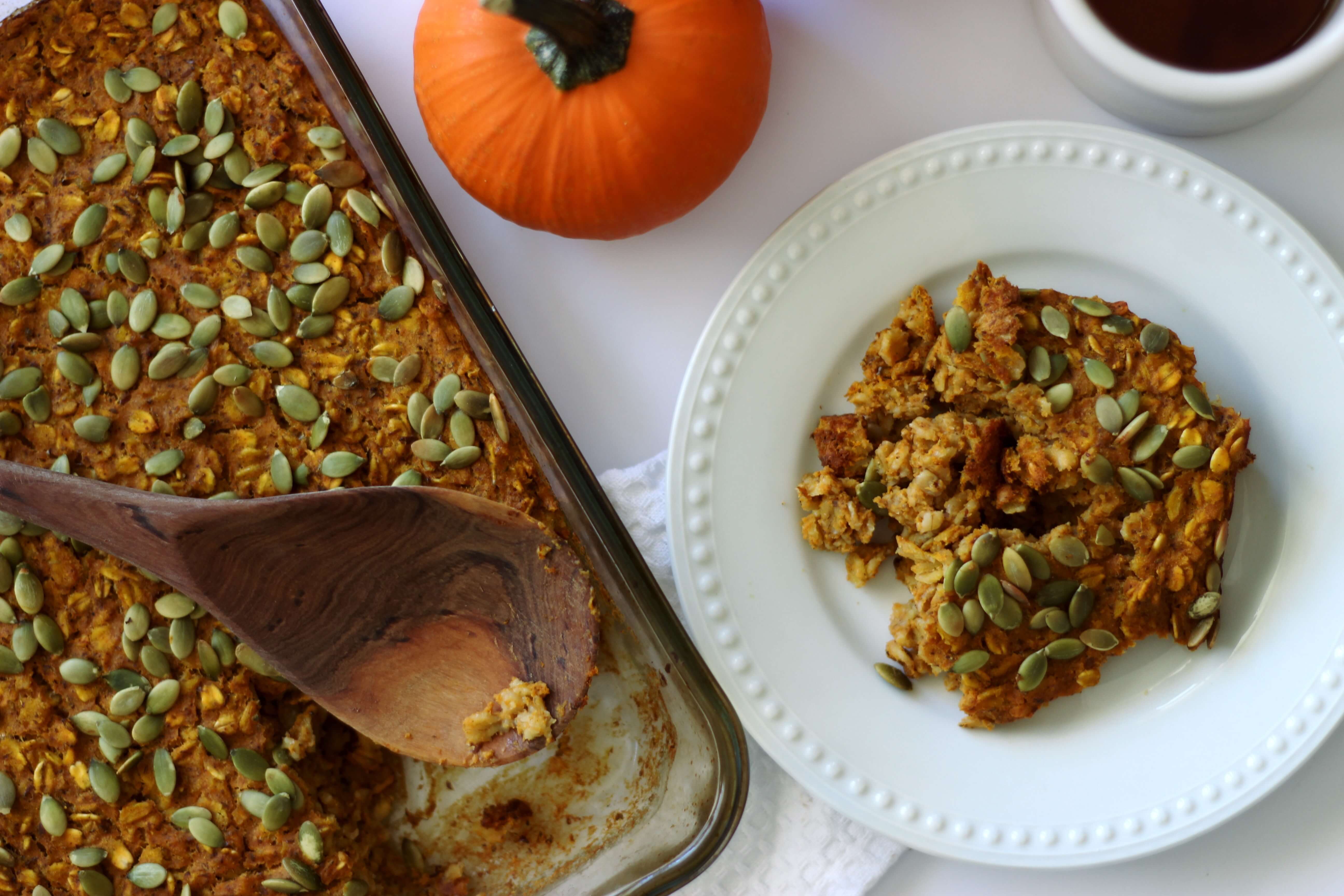 21 One Pan Meal Ideas Your Clients Will Love: Pumpkin Pie Baked Oatmeal