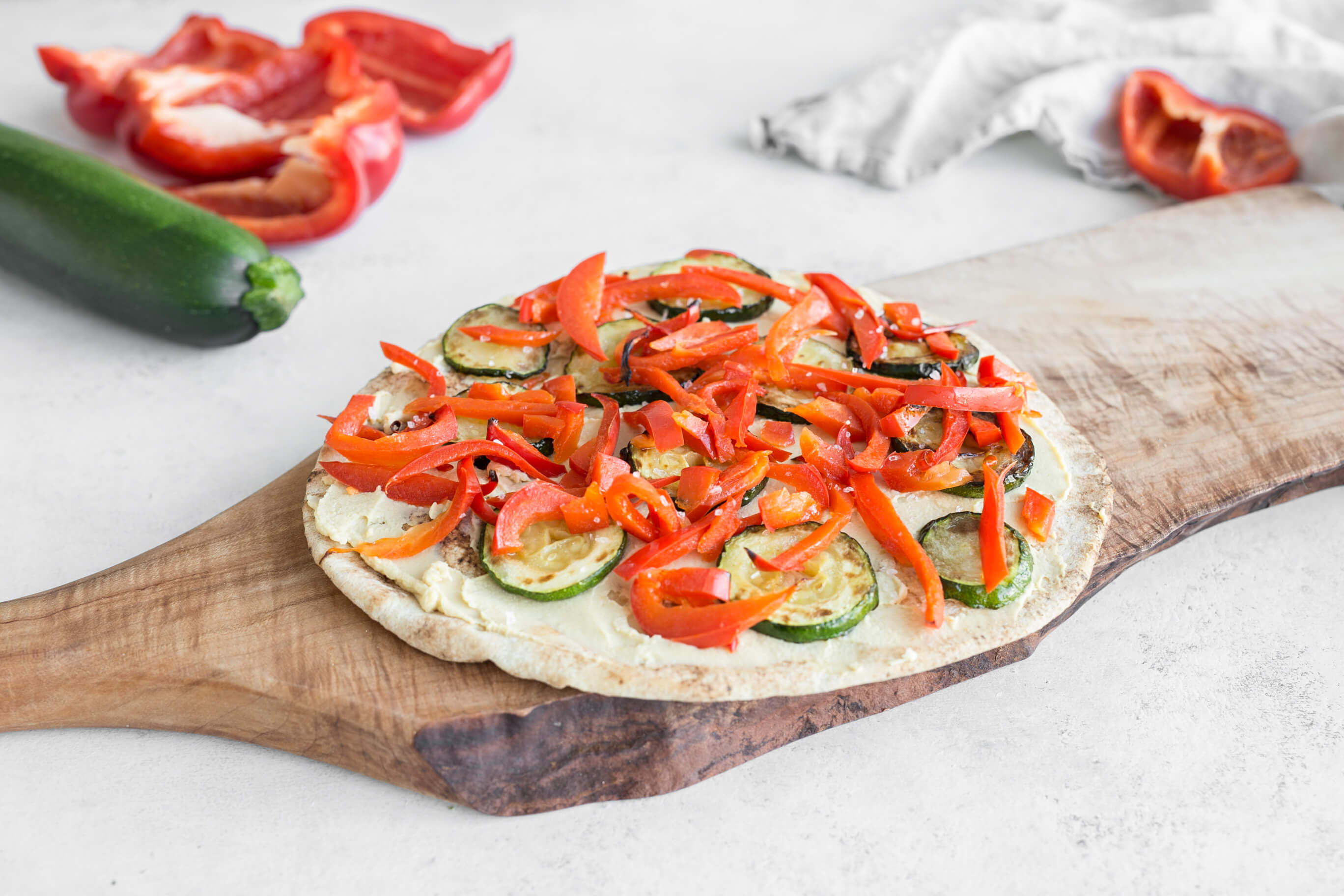 5 Ingredient Meal Ideas Your Clients Will Love: Veggie Pita Pizza with Hummus