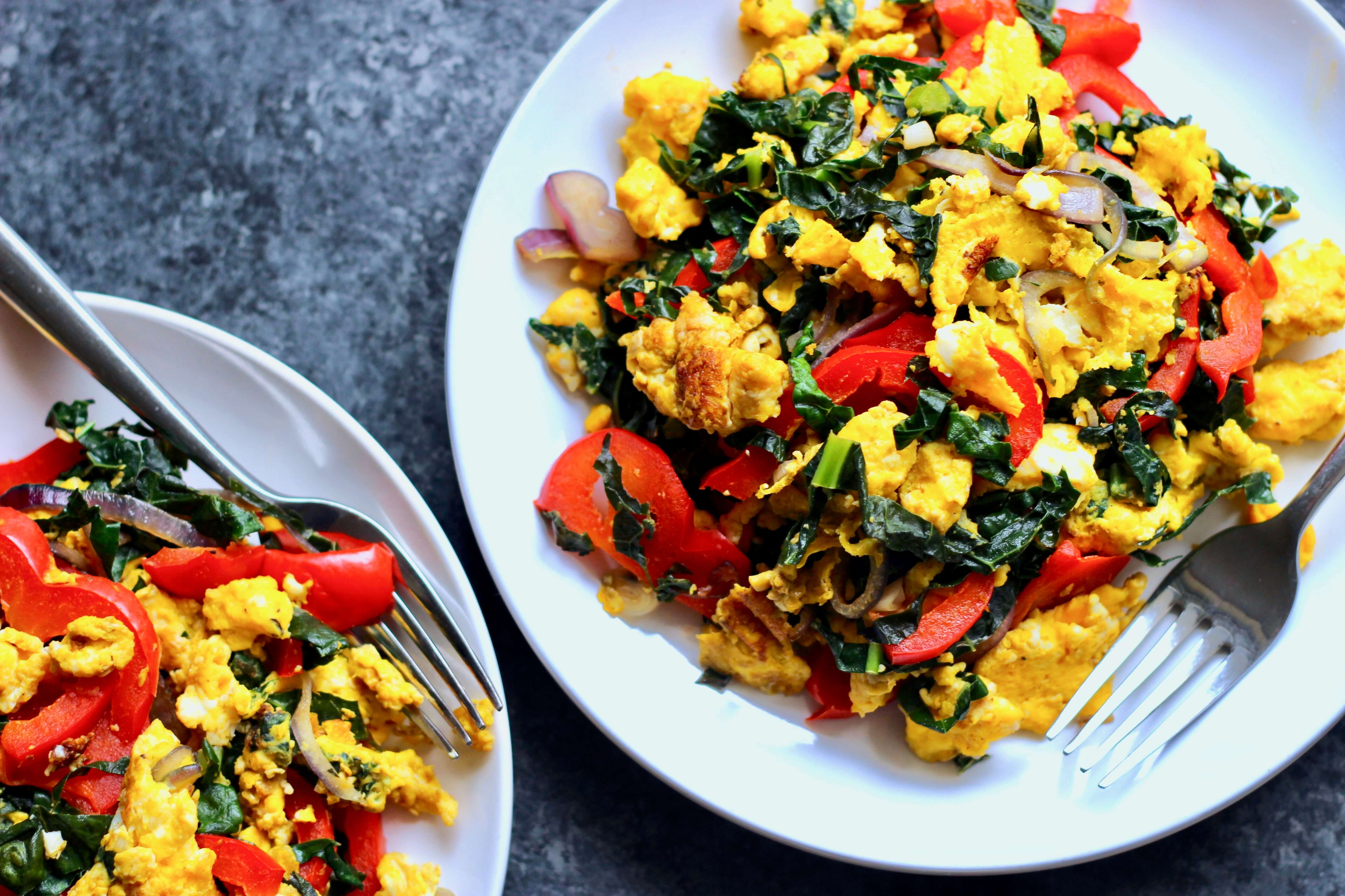 Healthy $4 Dinners to Add to Your Client's Meal Plan: Scrambled Eggs with Peppers and Kale