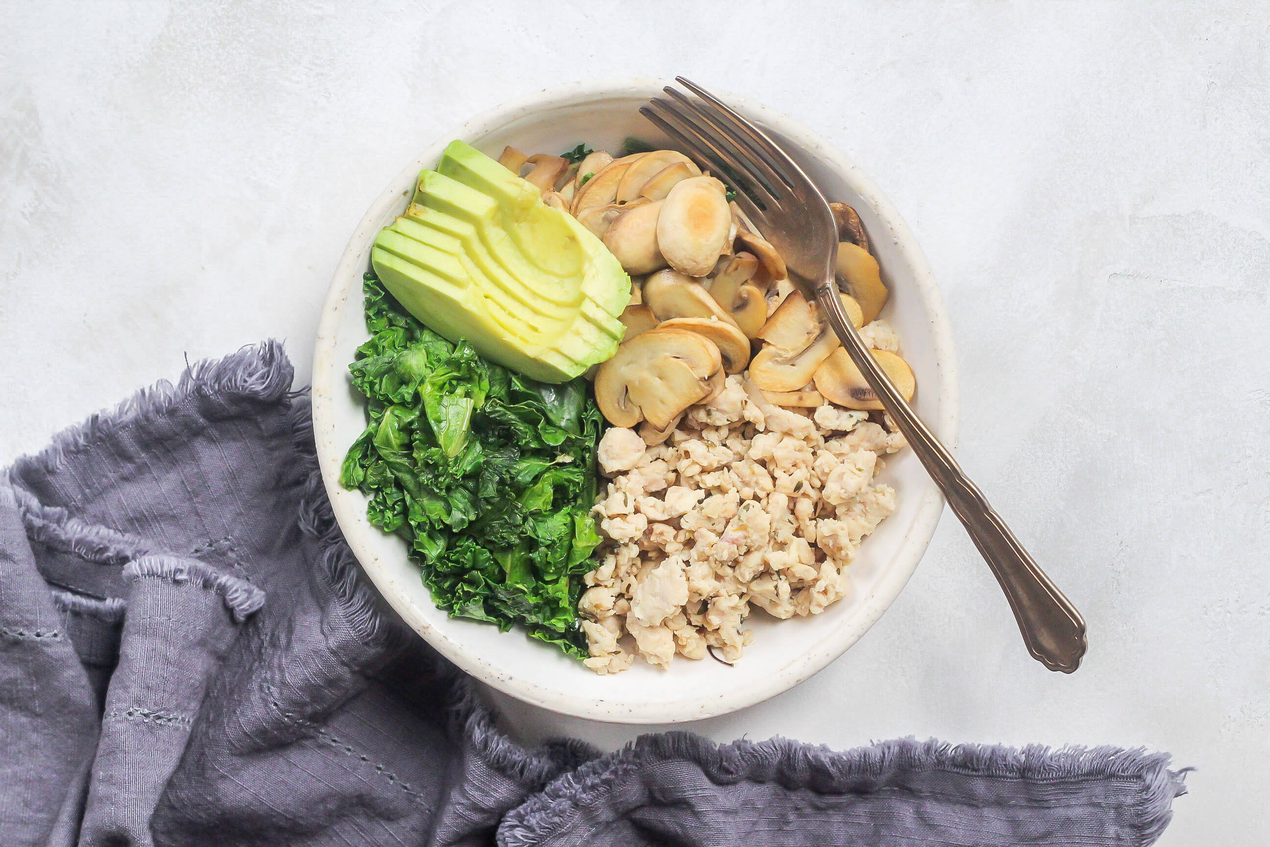 20 Specific Carbohydrate Diet Meals to Help Clients With Inflammatory Bowel Disease: Chicken, Kale & Avocado Bowl