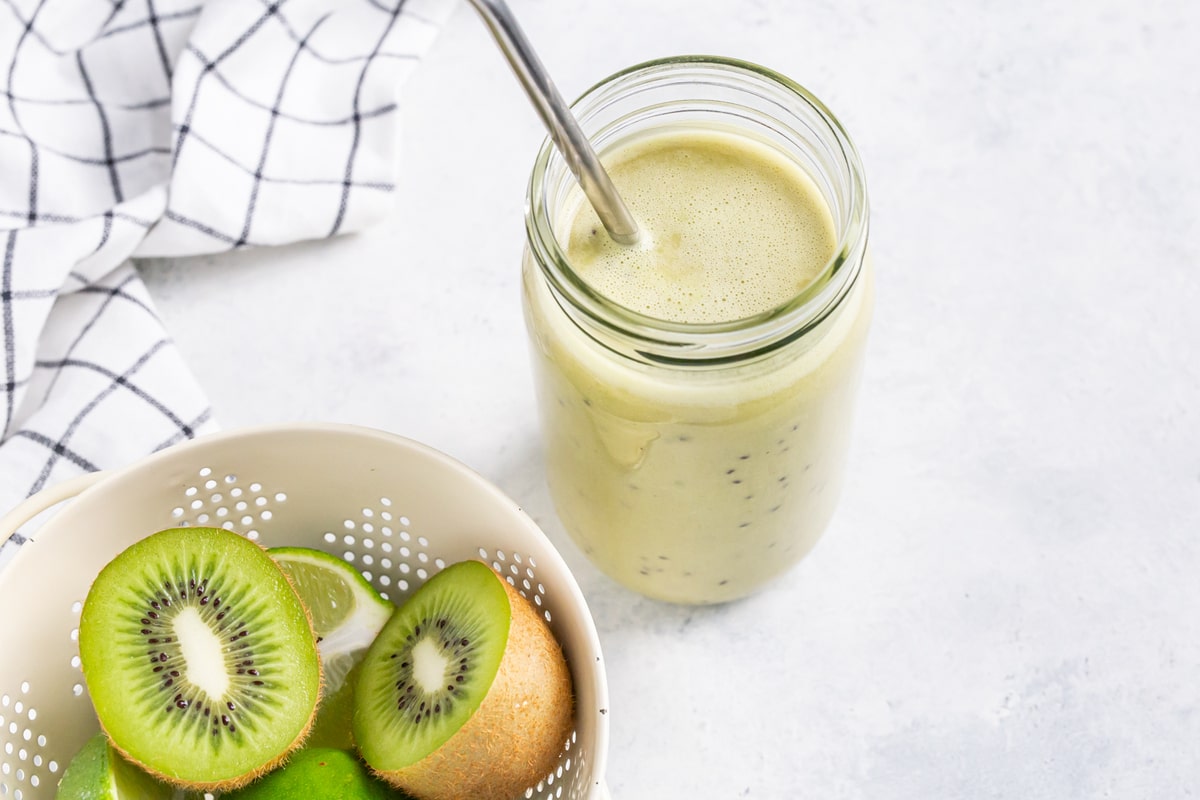 20 Meals Your Postnatal Clients Will Love: Kiwi Lime Smoothie