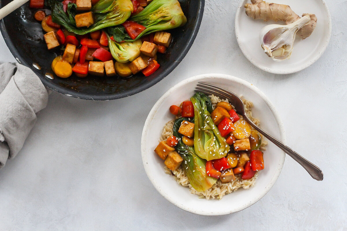 Gain Muscle or Lose Fat with Kelly McKinnon: Tofu & Veggie Stir Fry